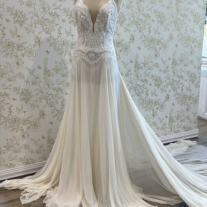 Wedding Dress Perla  By Rosa Clara Couture size 10